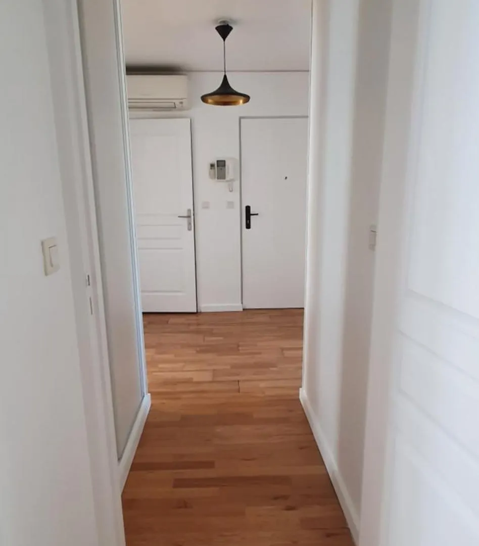 Appartement Climatise Pour 6 Personnes Secteur Opera Garnier, Galeries Lafayette Paris Apartment